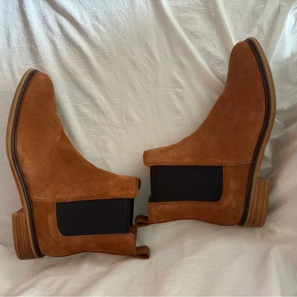 Clarks Women’s Arlo Chelsea Boots Suede Leather Size 10 Pull On - Picture 3 of 13